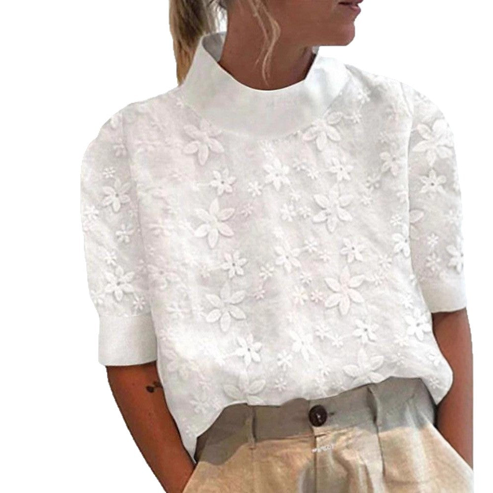 Kvinnebluse med blomstermønster og kort snitt Skjora
