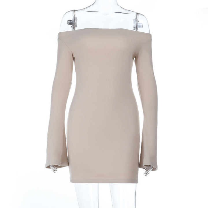 Dame elegant off-shoulder minikjole med lange ermer og figurnær passform Skjora