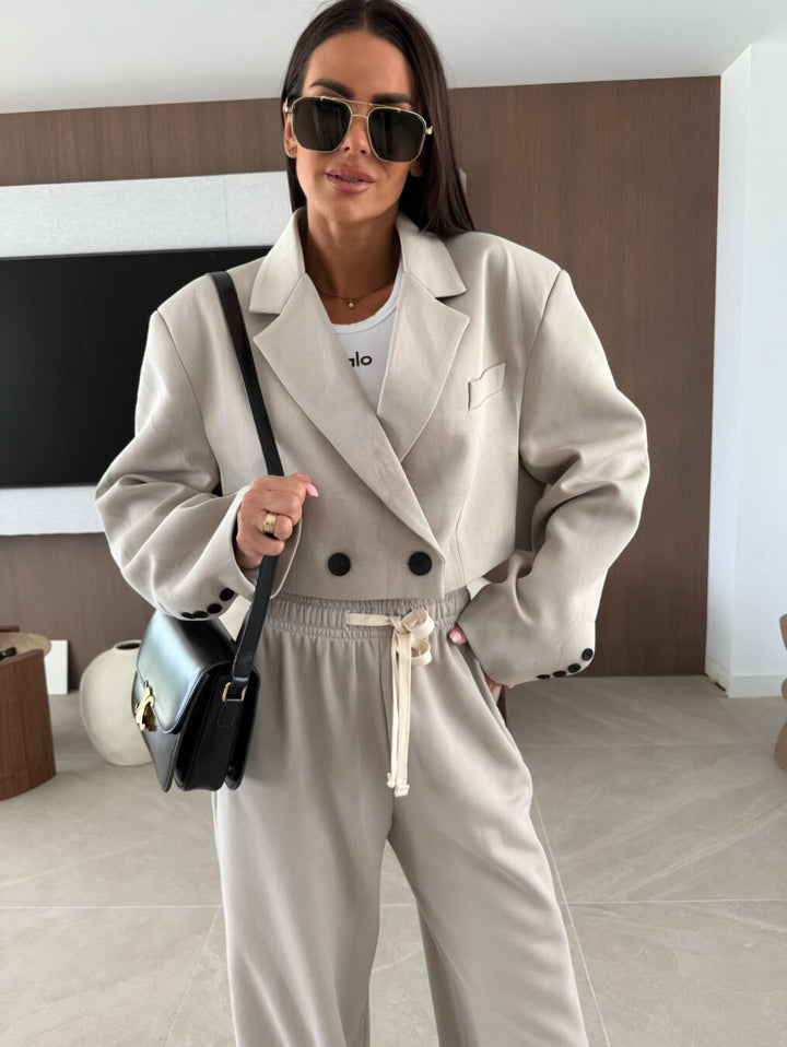 Kvinnelig elegant og avslappet blazer med matchende joggebukser Skjora