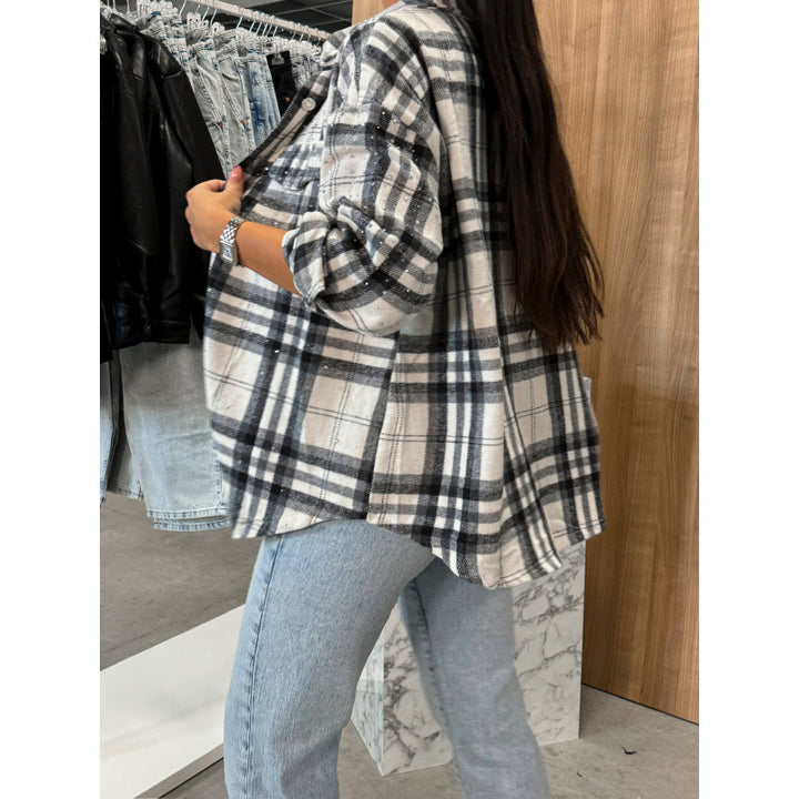 Kvinne casual rutet bluse i en oversized passform med praktiske brystlommer Skjora