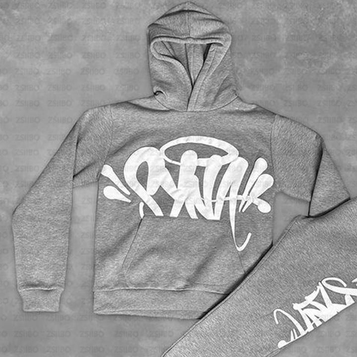 Dame hoodie med kreativ graffiti-design og praktiske kengurulommer Skjora