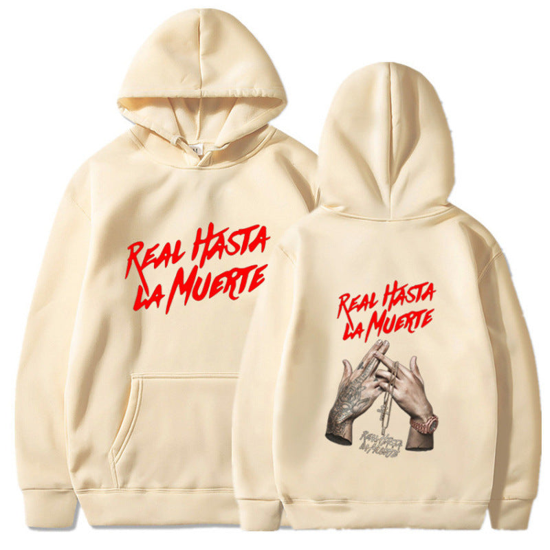 Dame hoodie med iøynefallende skrift i urban stil Skjora