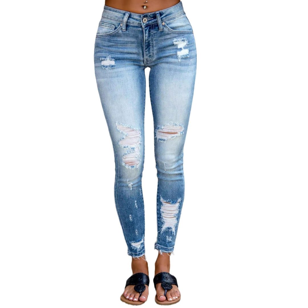 Dame skinny jeans i trendy ødelagt utseende med høy midje og frynsete kant