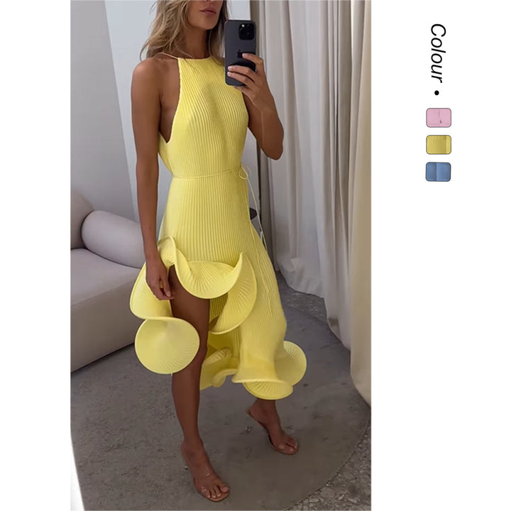 Kvinnes maxi kjole med asymmetrisk volang og elegant plissett skjørt Skjora