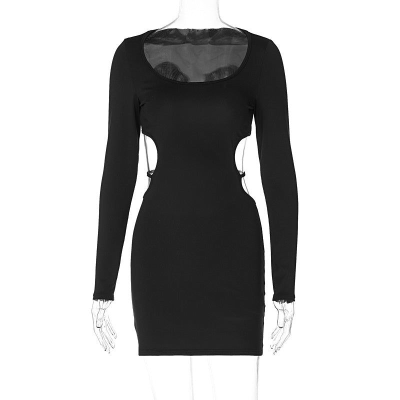 Damer figursydende minikjole med raffinert cut-out design Skjora