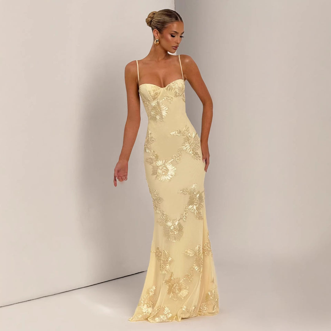 Damer Elegant kveldsrobe med blomstrete blondemønster og figursydd snitt Skjora