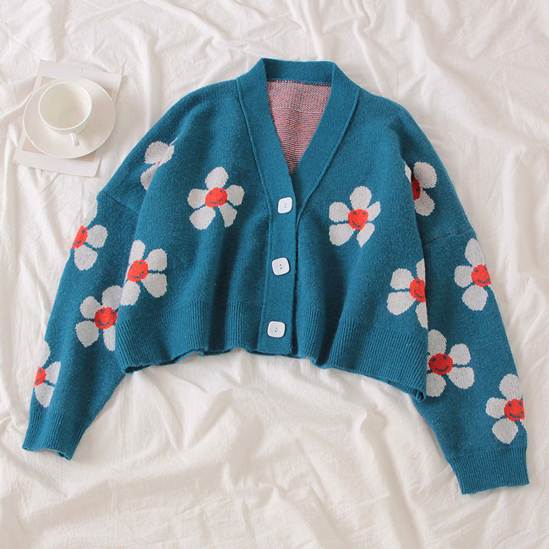 Kvinnes chunky strikk cardigan med blomstermønster og knappedetaljer Skjora