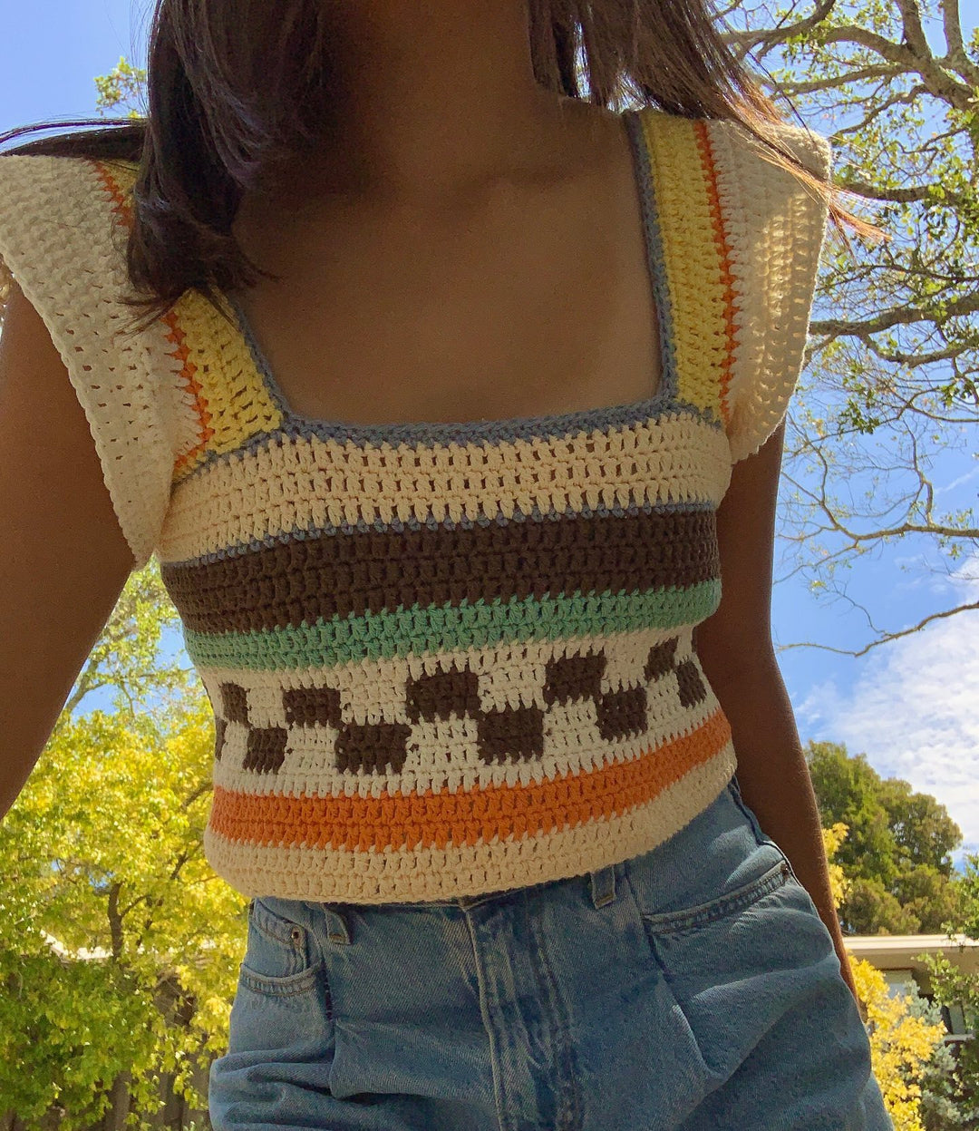 Damer heklet Crop-Top med fargerik stripemønster og firkantet utringning Skjora