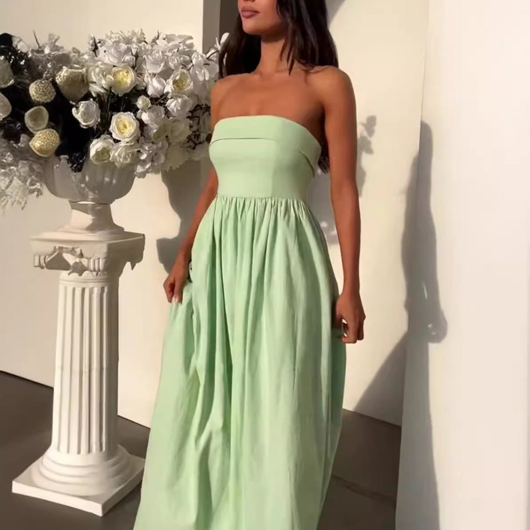 Kvinnelig elegant bustier maxikjole med flytende skjørt