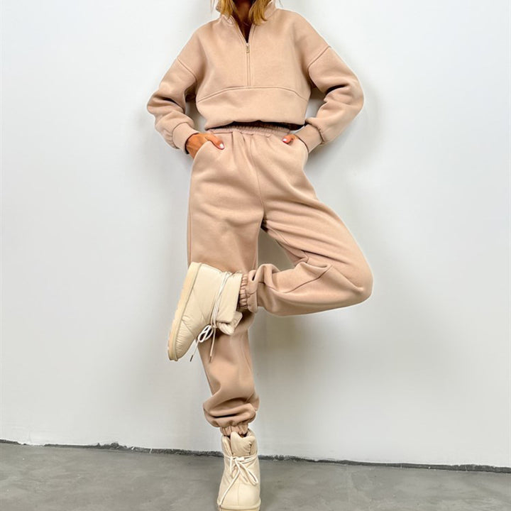 Women's sporty zip hoodie with relaxed sweatpants Skjora