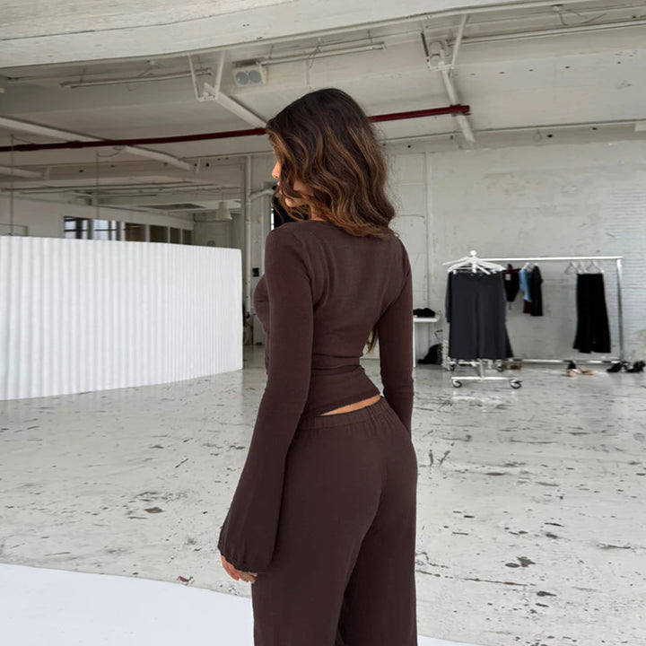 Dame løs jumpsuit med omslagdesign og lange ermer Skjora