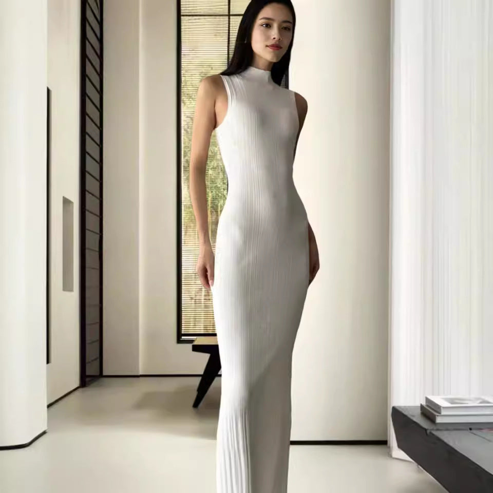 Dame figur-sittende maxi kjole med høy hals og elegant ribbe mønster Skjora