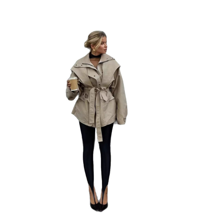 Kvinnes utilityjakke i moderne snitt med praktiske lommer og belte Skjora