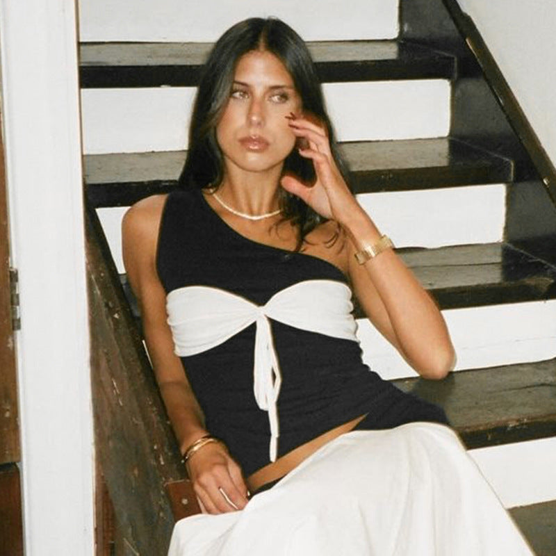 Dame asymmetrisk Crop-Top med elegante omslagsdetaljer Skjora