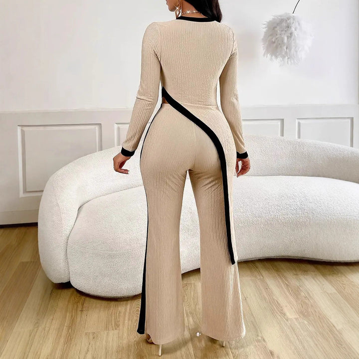 Kvinnes Stilige Jumpsuit med Asymmetrisk Design og Kontrasterende Piping Skjora