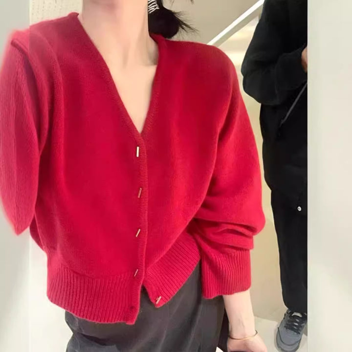 Dame cardigan med dyp V-hals og elegante knapper Skjora