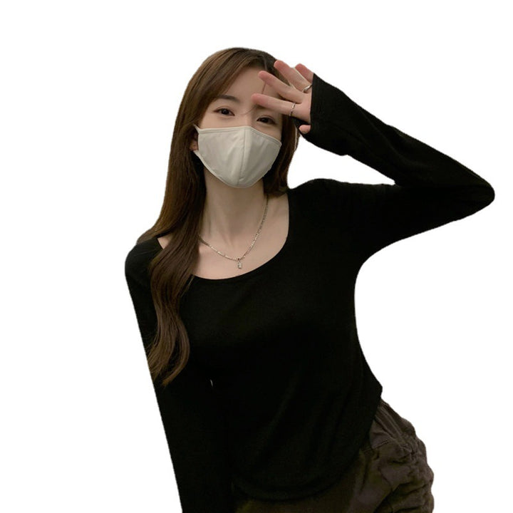 Women's long-sleeved top with a stylish round neck and close fit
