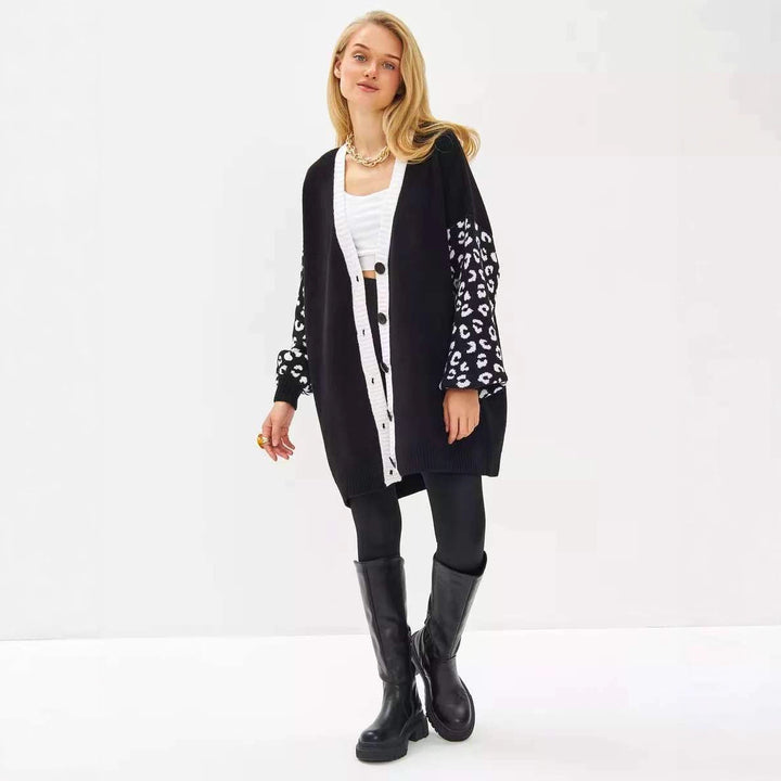 Kvinnes Fashionable Strikket Kardigan med Suede Ermer Skjora