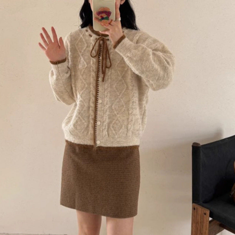 Kvinnens Koselige Cardigan med Dekorativ Kabelstrikk og Snor Drawstring
