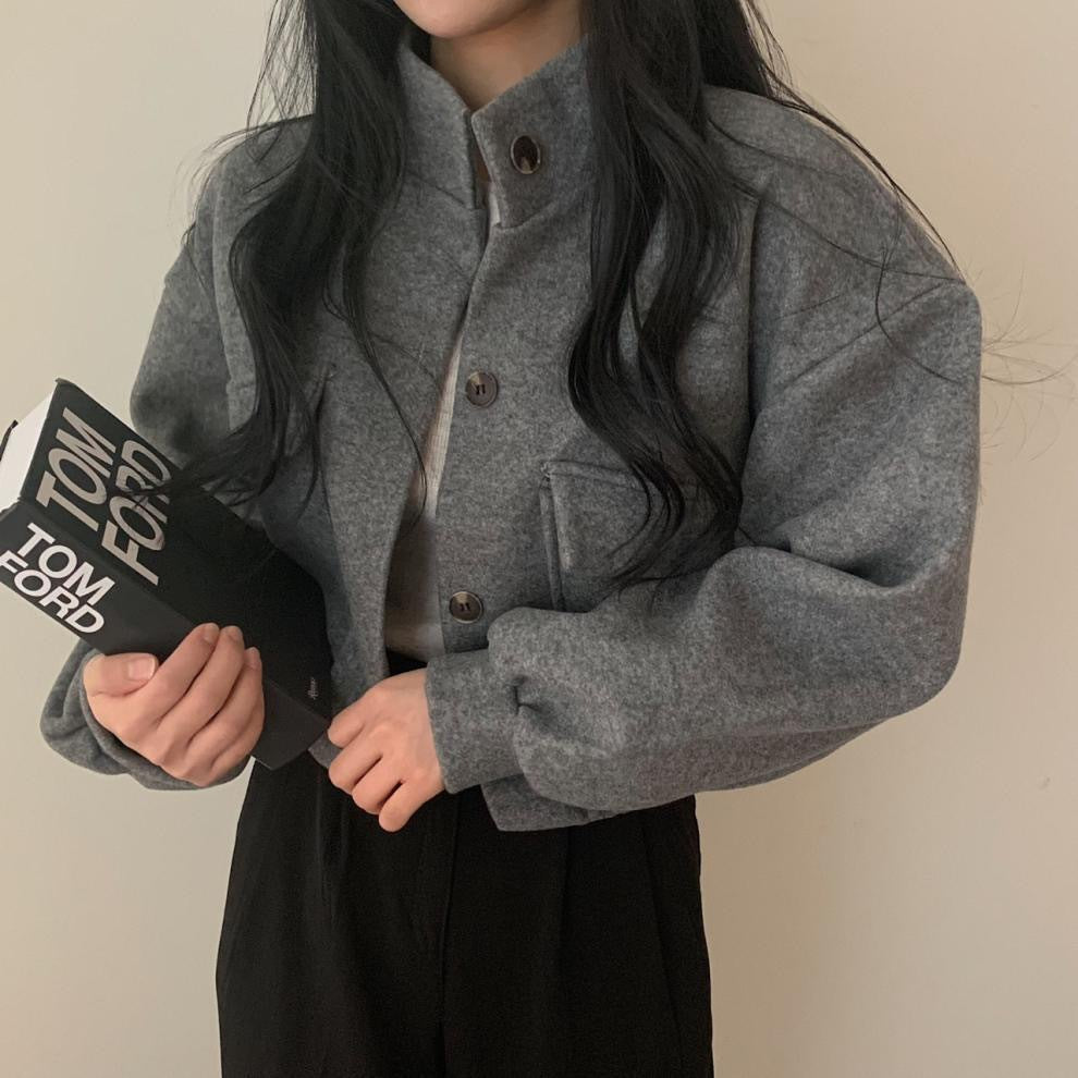Damejakke laget av høykvalitets ullblanding med casual lommer og oversized snitt