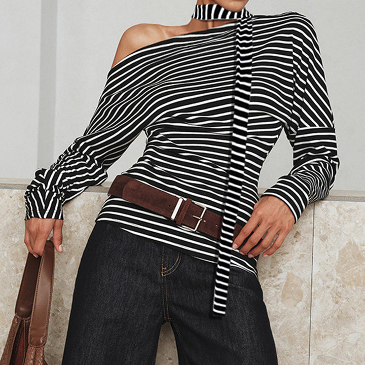 Kvinne asymmetrisk langermet skjorte med fashionable striper og halterneck Skjora