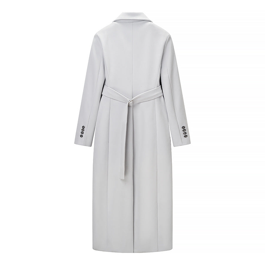 Kvinnes elegant trenchcoat med dobbel knapplukking og skreddersydd passform Skjora