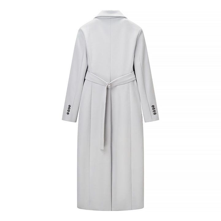 Kvinnes elegant trenchcoat med dobbel knapplukking og skreddersydd passform Skjora