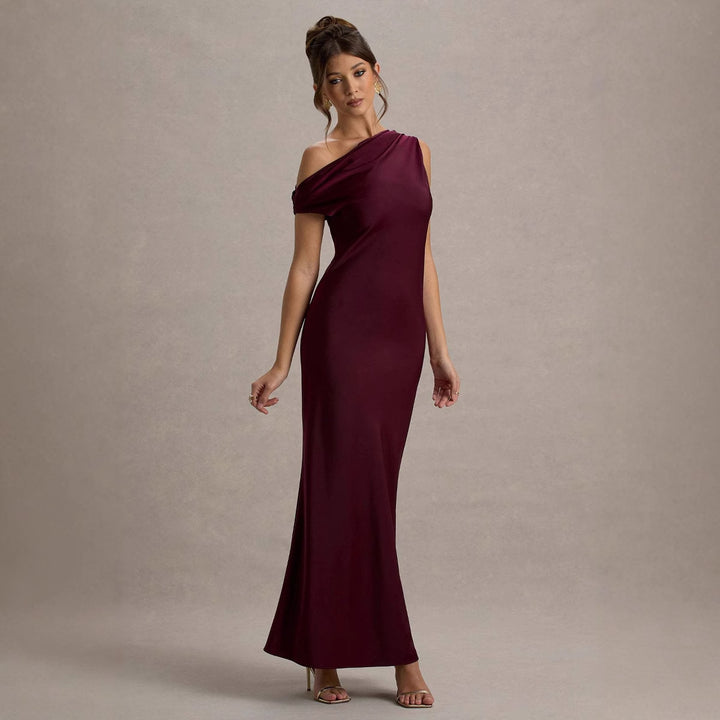 Kvinne elegant, off-the-shoulder maxi kjole med flytende snitt og volanger Skjora