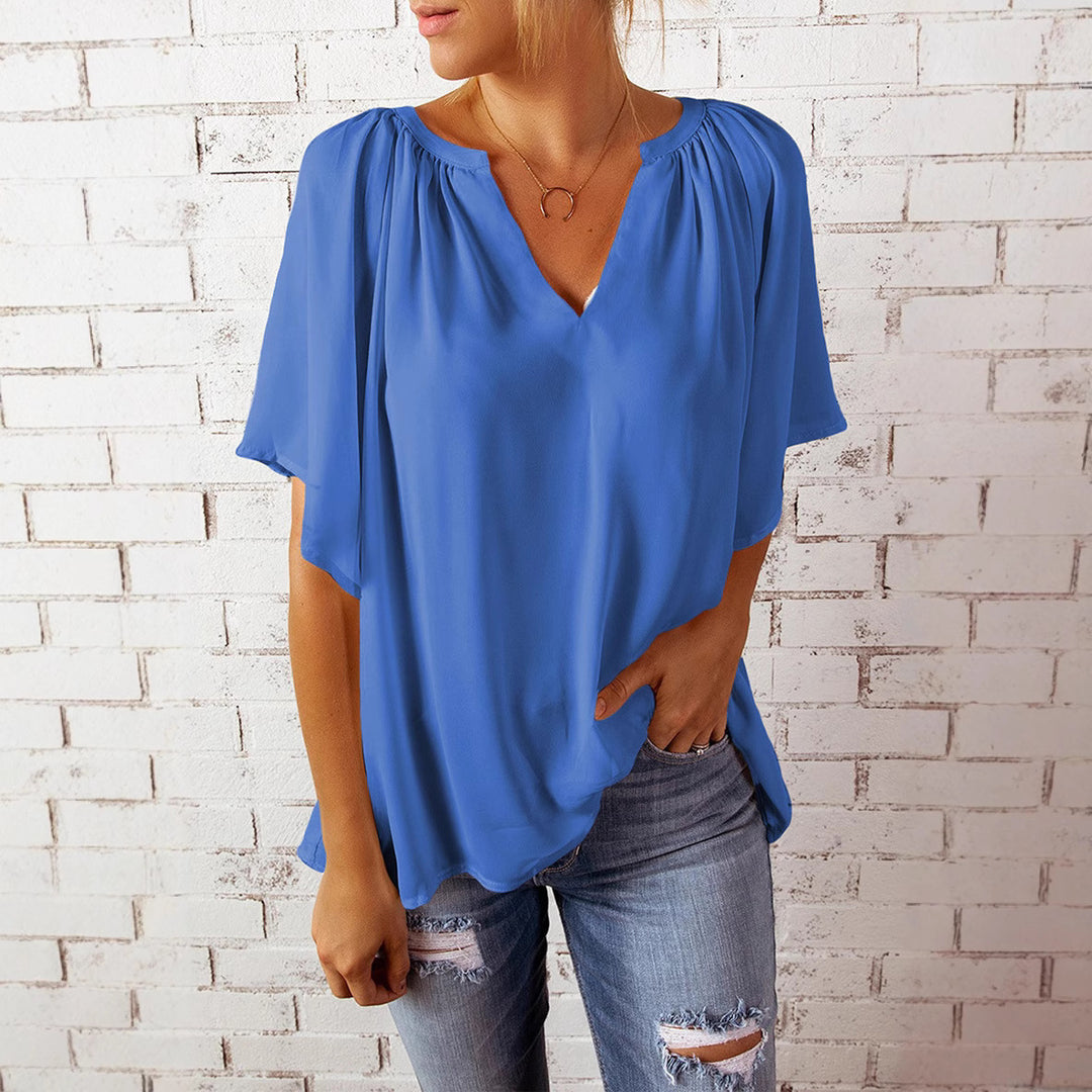 Dames luftig V-hals bluse med elegante folder Skjora
