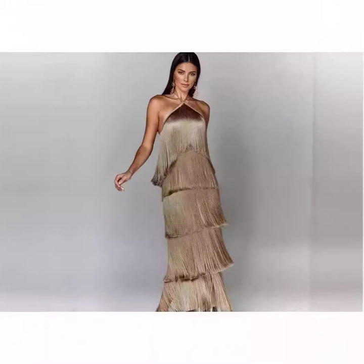 Kvinne Lang Frynse Maxi Kjole med Justerbare Stropper og Elegant Draperingsdesign