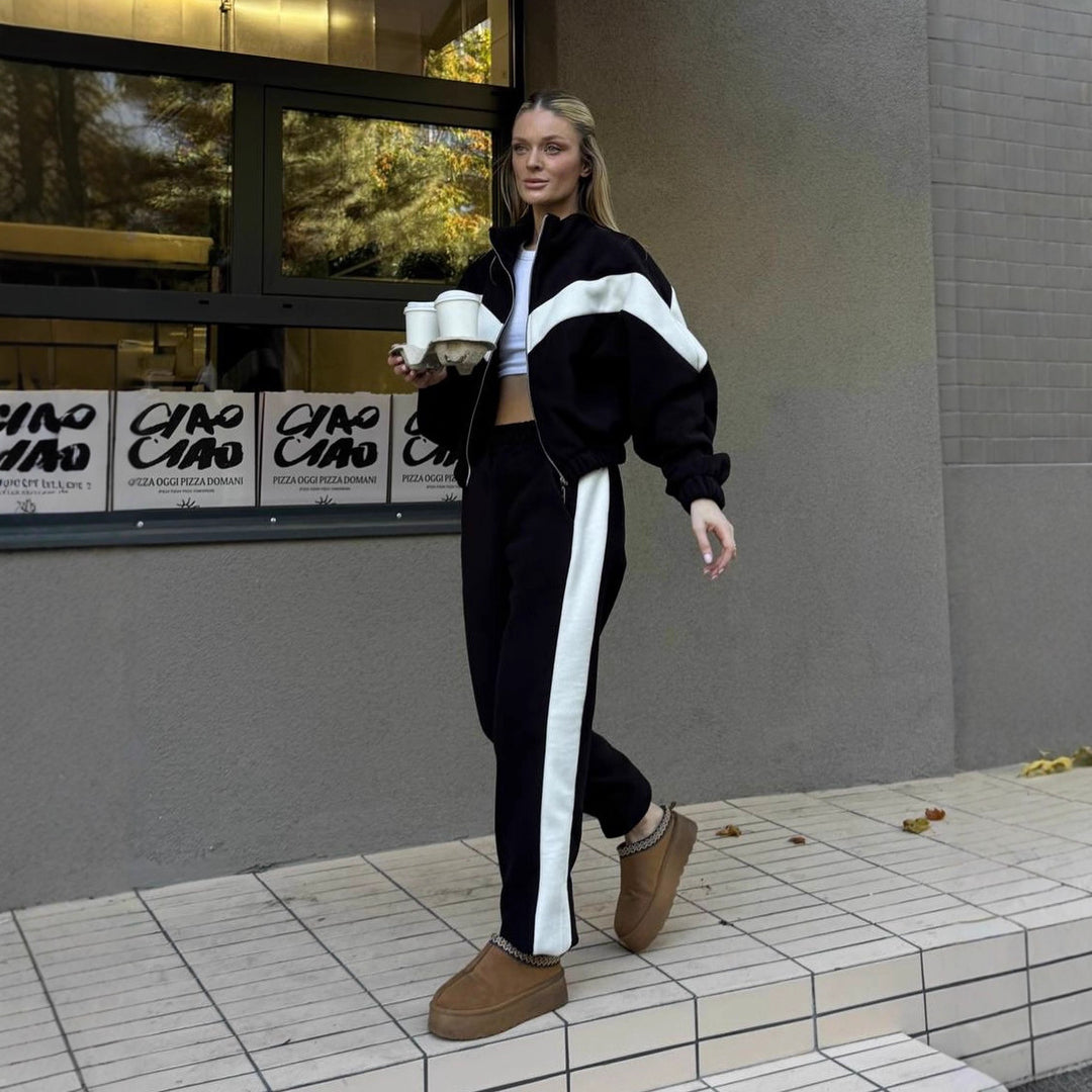 Dame fleece treningsdrakt med moderne glidelås og stripete design Skjora
