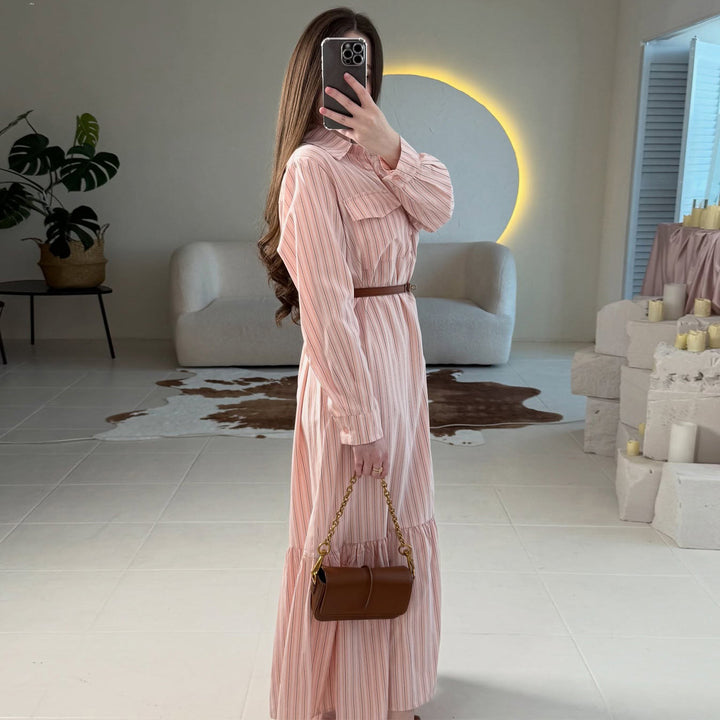 Kvinners maxikjole med elegant skjorte bluse-stil og sofistikert midjeaksentuasjon Skjora