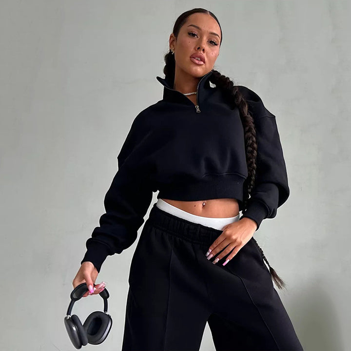 Kvinnen's sporty sweatshirt med høy krage og komfortable joggers Skjora