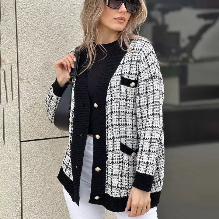 Dames fashionable cardigan med elegant rutemønster og lommer Skjora