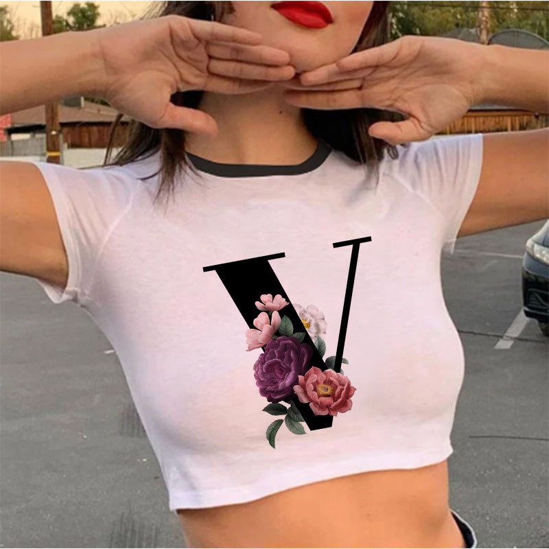 Dame cropped T-skjorte med blomstrede initialdesign Skjora