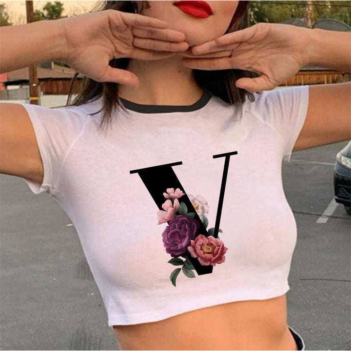 Dame cropped T-skjorte med blomstrede initialdesign Skjora