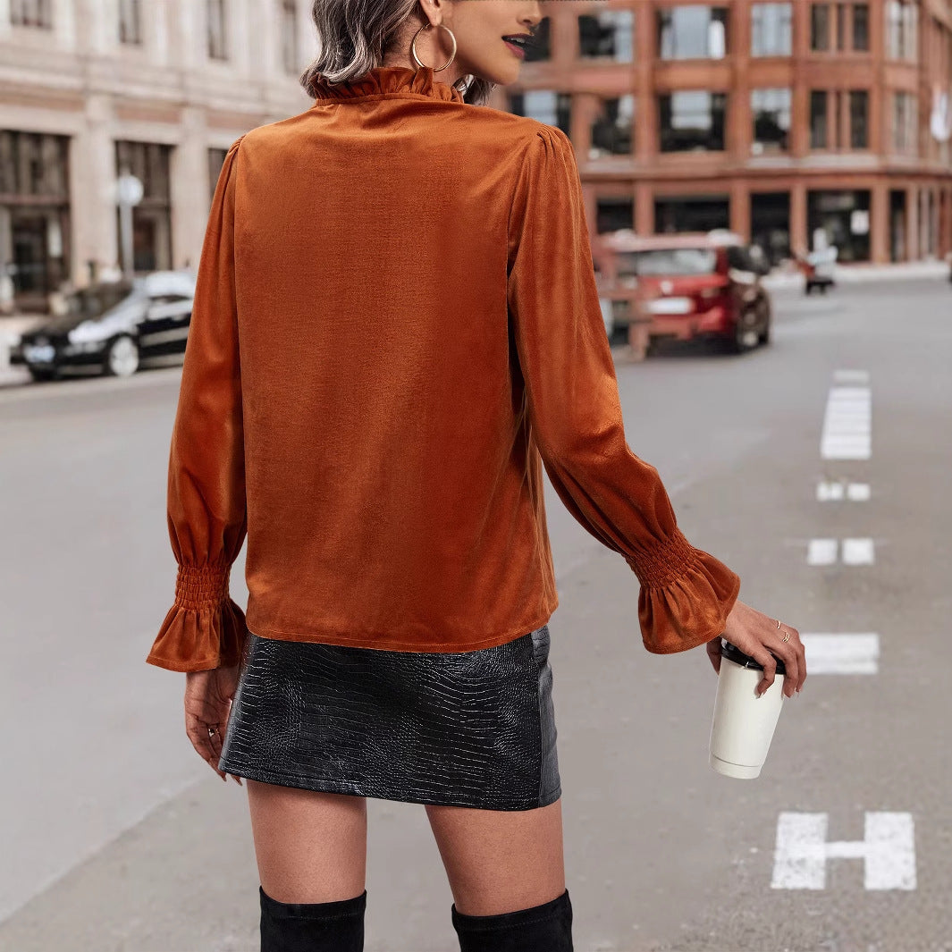 Dame elegant bluse med volangdetaljer og myk fløyel Skjora