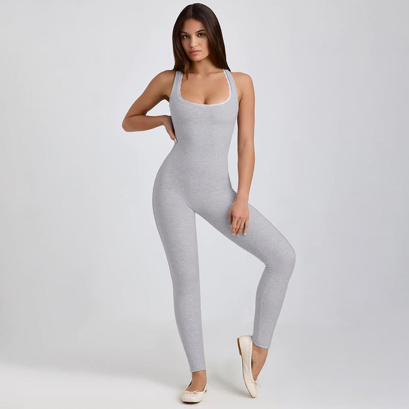 Dame figurnær jumpsuit med smale stropper og glatt finish Skjora