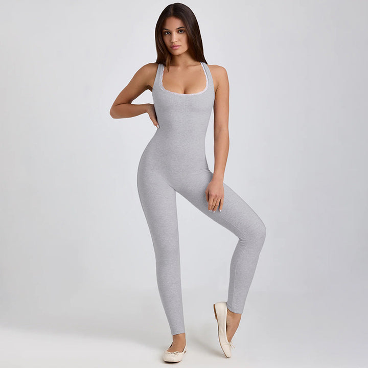 Dame figurnær jumpsuit med smale stropper og glatt finish Skjora