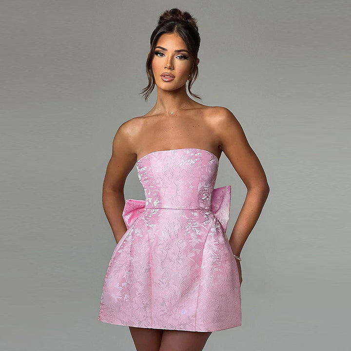 Dame off-shoulder cocktailkjole med elegant sløyfedetalj Skjora