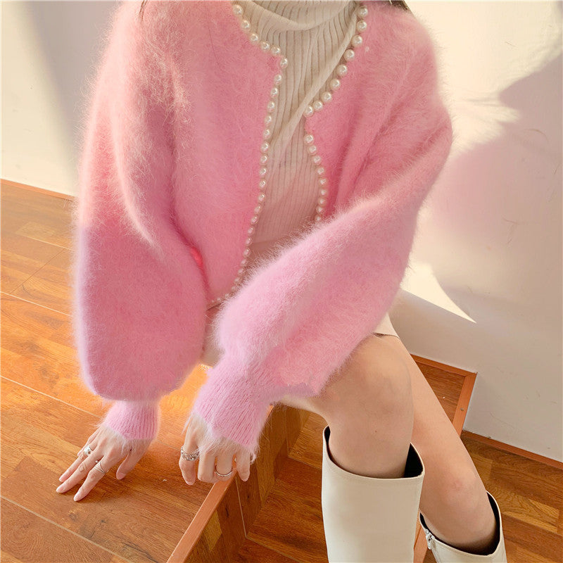 Kvinnens fluffy cardigan med perlekant og trendysnitt Skjora