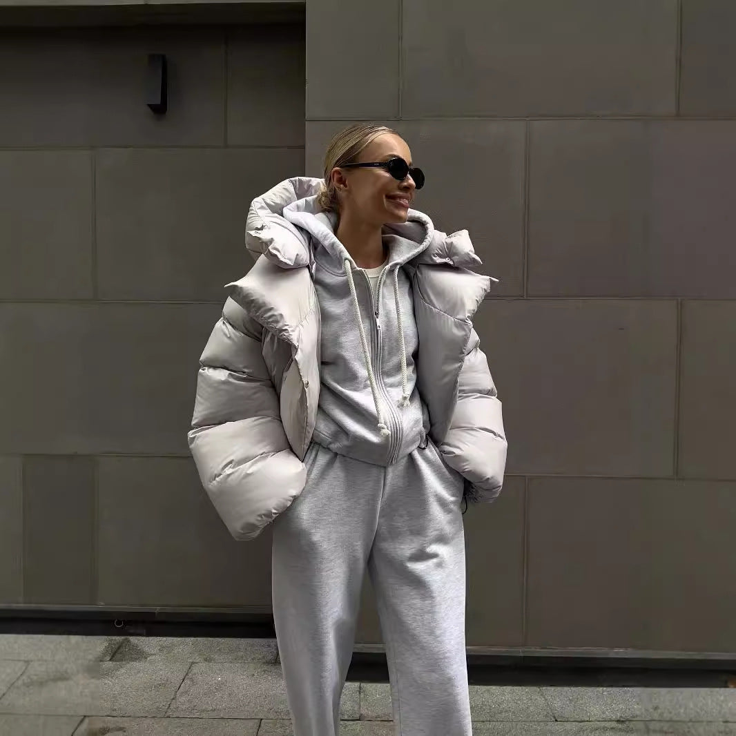 Skjora | Damer Modish, kortkappet dunjakke med hette