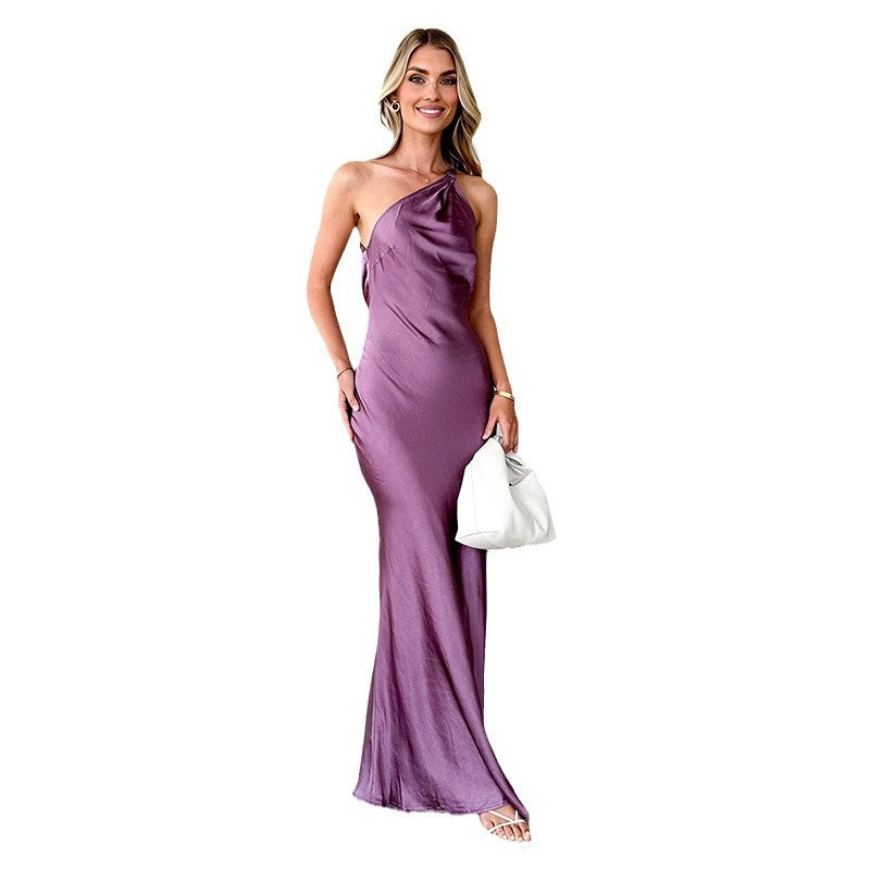 Kvinners elegant maxi-kjole med asymmetrisk stropp og flytende satengfall Skjora