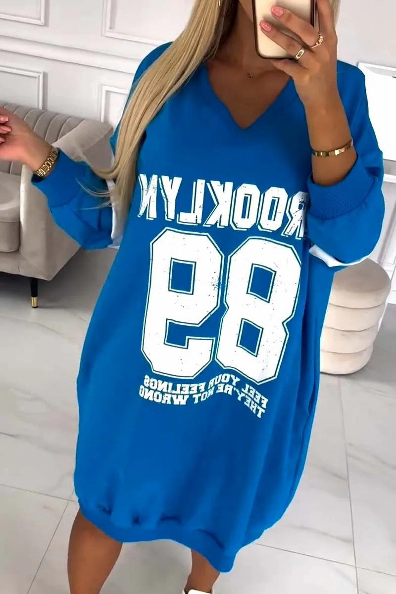 Kvinners oversized casual kjole i sportstil med V-hals Skjora