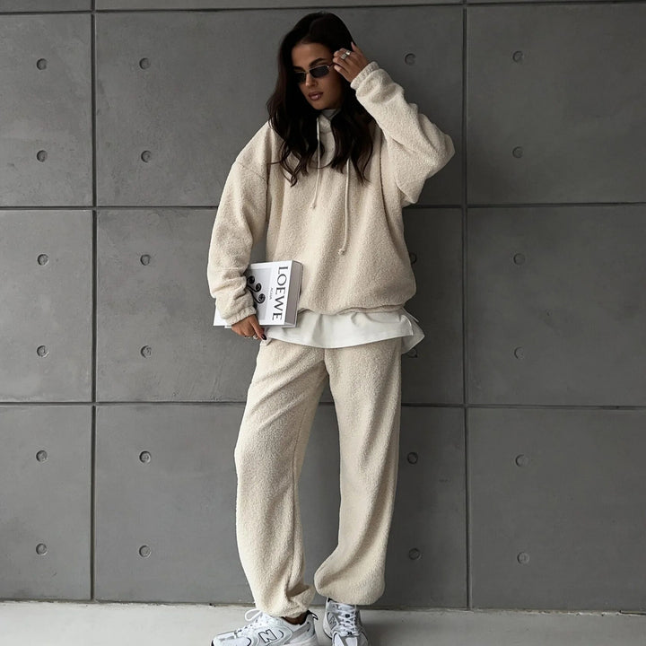 Dame Fleece Lounge Dress med hette og elastiske mansjetter Skjora
