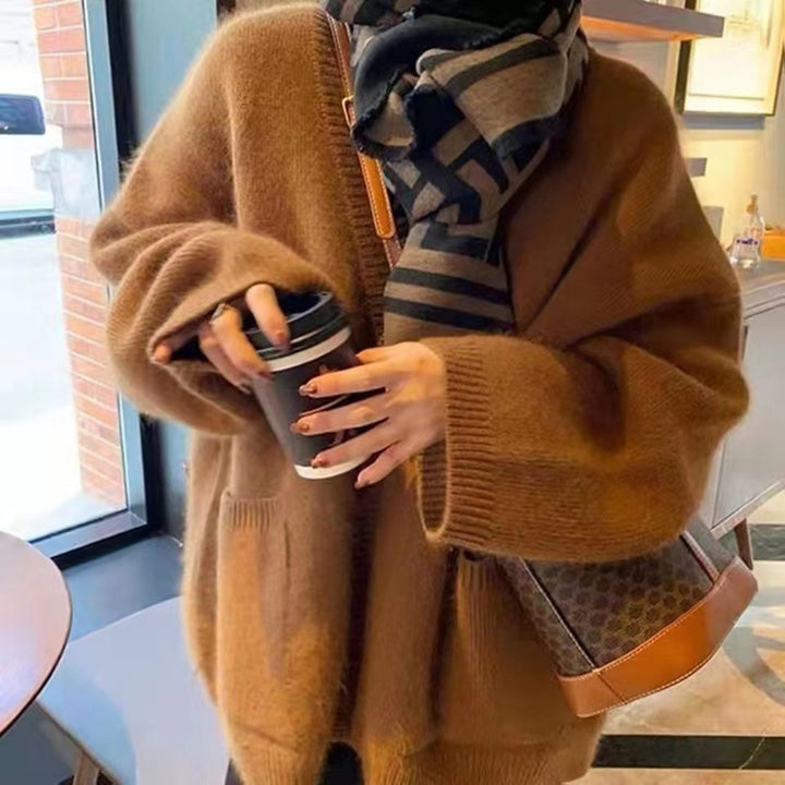 Dames oversized strikket cardigan med dype lommer og teksturerte detaljer Skjora