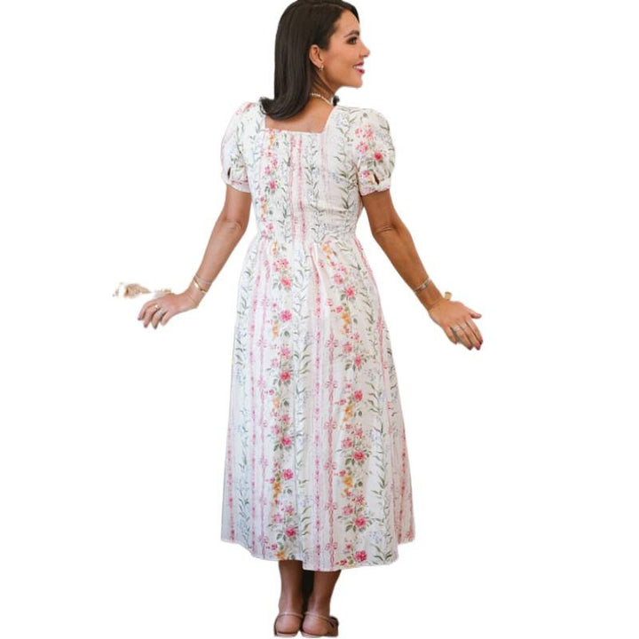Dame Maxikjole med blomsterdesign og lange puffermar