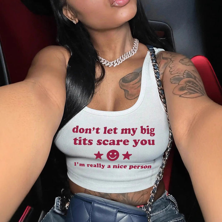 Dame Crop-Top med kreativt statementtrykk Skjora