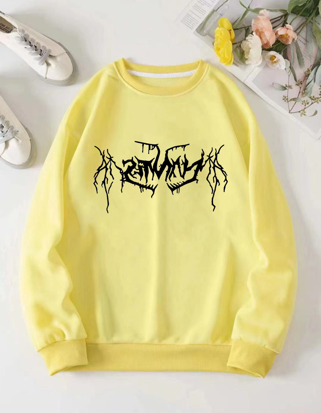 Dame casual sweatshirt med moderne grafisk design Skjora