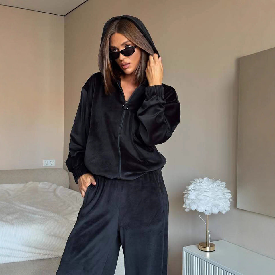 Kvinnelig stilfull treningsdress med glidelås og casual passform Skjora